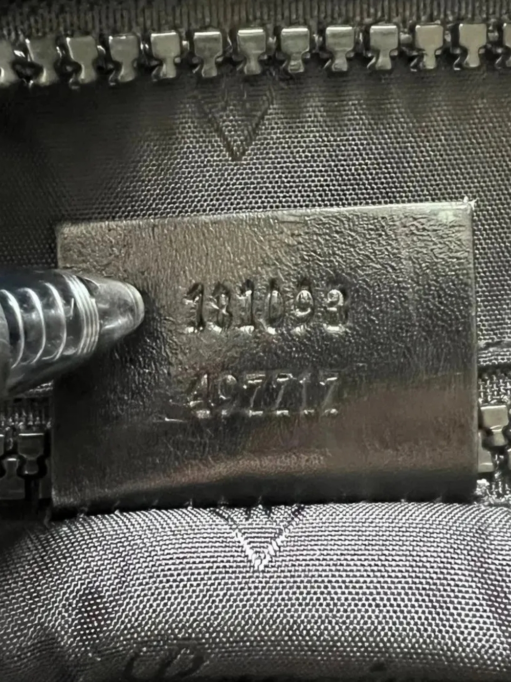 Gucci Crest Emblem Crossbody Messenger Bag - Picture 10 of 16